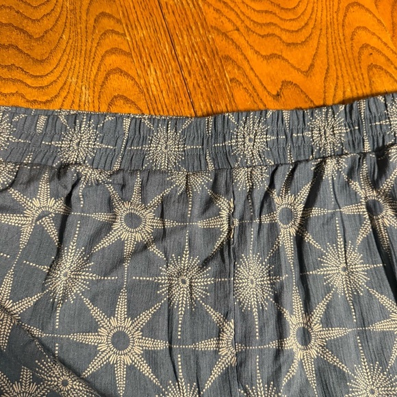 NEW Torrid Festi Tiered Flare Pull-on Pants Star Grid China Blue 4X Boho HIppie - Picture 7 of 14